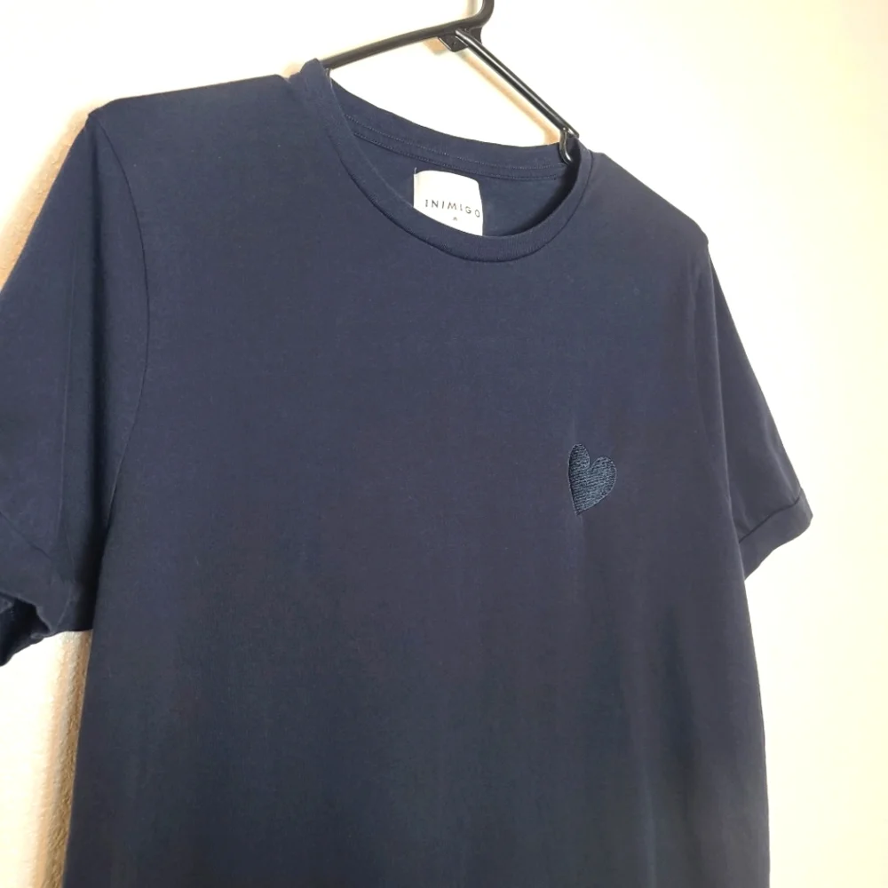 INIMIGO Men's Classic Heart Embroidered Tee Blue - Picture 6 of 7